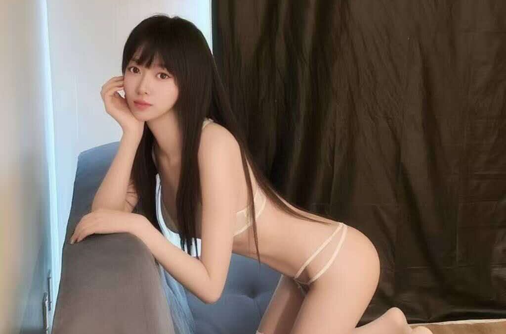 Reine – 19 yrs old Japanese Student